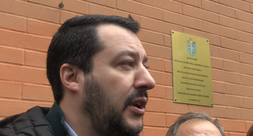 "I profughi delle foibe non stupravano come i migranti di oggi"