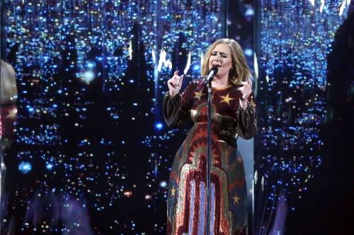 Adele: proposta di matrimonio sul palco a Belfast