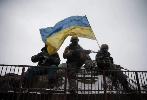 Ucraina, i manifestanti attaccano l'ambasciata russa a Kiev