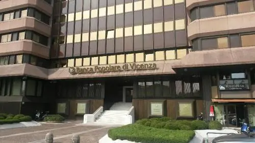 Pop Vicenza, l'ira dei risparmiatori: "Siamo i fessi della situazione"