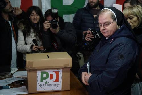 Primarie a Napoli, boom di affluenza