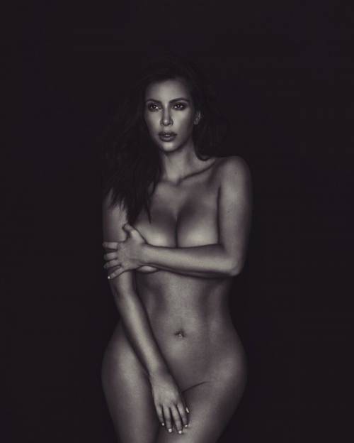 La Kardashian ci ricasca: altro nudo integrale sul web