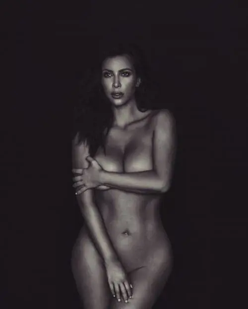 La Kardashian ci ricasca: altro nudo integrale sul web