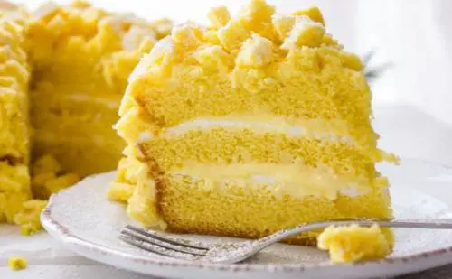 La torta mimosa: la storia e la ricetta del dolce simbolo dell’8 marzo