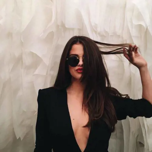 Selena Gomez senza slip