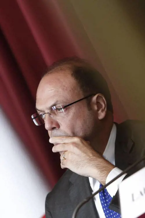 Alfano non vede l'invasione: "Nessun flusso sulla rotta adriatica"