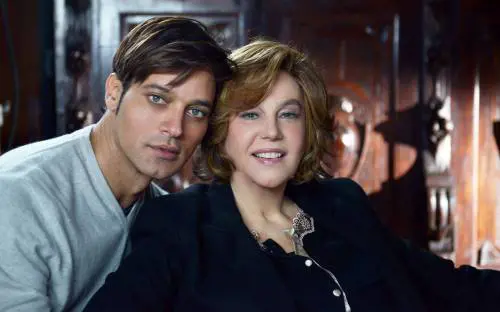 "Mamma di Garko ma seducente e piena di allegria"
