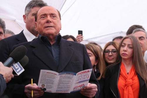 Berlusconi al Salone del mobile: "L'Expo a Milano? Merito mio"