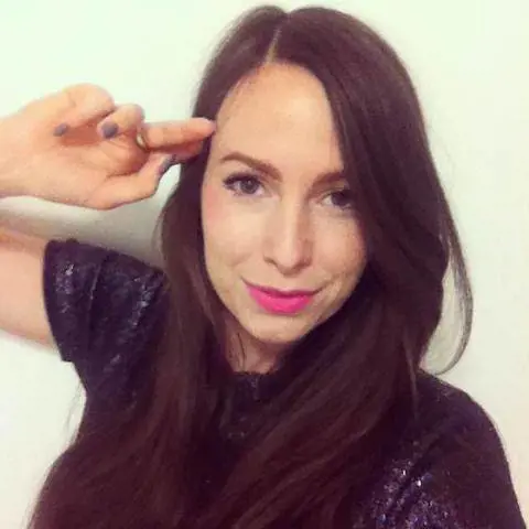 Madeleine Holden: di giorno avvocato, di notte cura un blog sulle misure