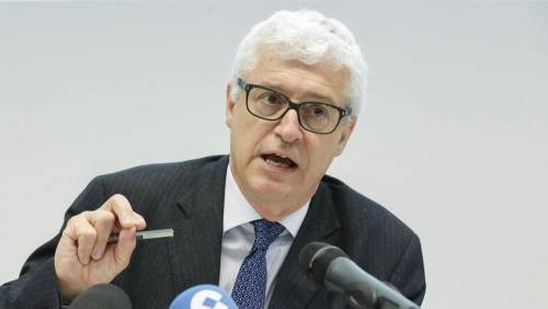 La Ue taglia un altro italiano: Renzi china il capo e sta zitto