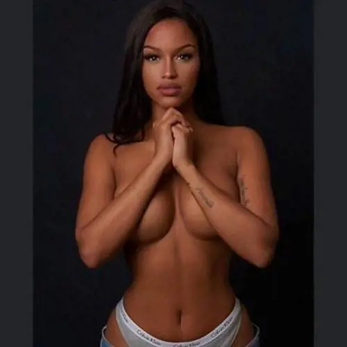 Fanny Neguesha in topless su Instagram: foto