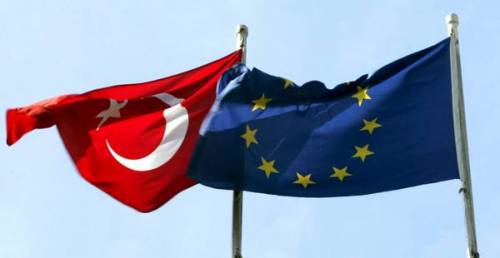 Migranti, l'Ue stoppa Ankara: "Turchia in Europa? Non ora"
