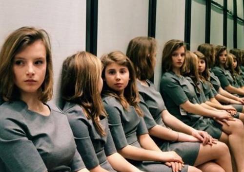 Il rompicapo su Instagram: "Quante ragazze ci sono nella foto"