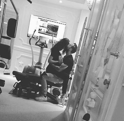 Madalina Ghenea, foto hot in palestra col suo fidanzato
