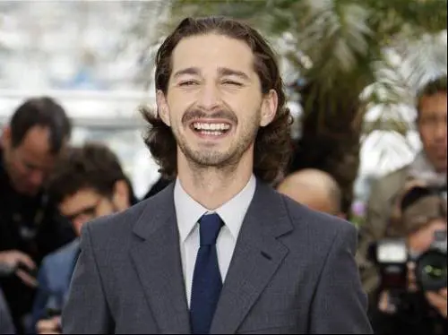 Shia LaBeouf e la sua futura sposa Mia Goth
