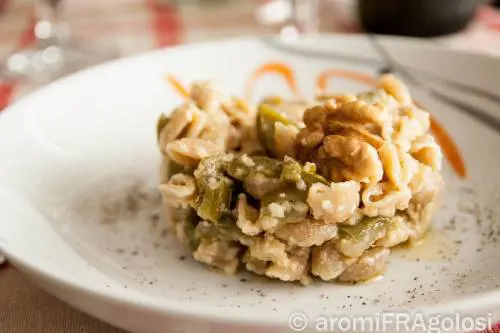 Cavatelli con salsa di noci e pecorino