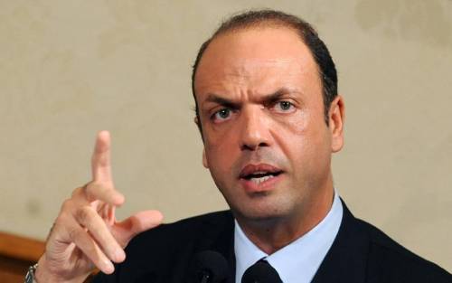 Alfano ammicca a Fi: "Berlusconi ci raggiunga"