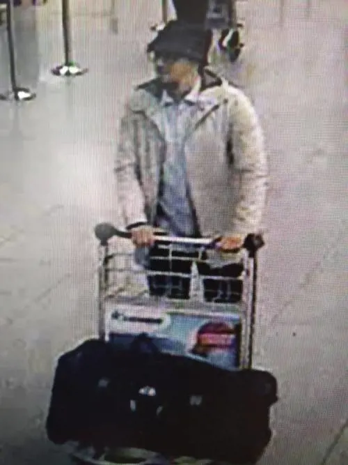 "È fuggito dopo l'attentato": la foto del ricercato