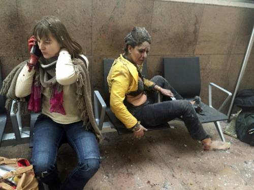 L'Isis attacca Bruxelles: esplosioni all'aeroporto e in metro