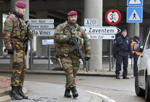 Una berlina al posto del furgone: l'errore che ha evitato una strage peggiore