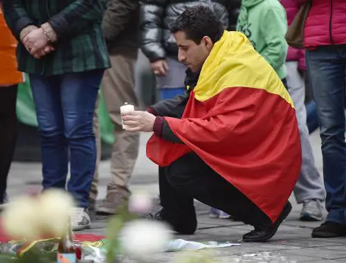 Mentana bacchetta l'Ue: "Non servono le candele"