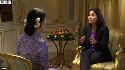 La giornalista musulmana fa arrabbiare Aung San Suu Kyi