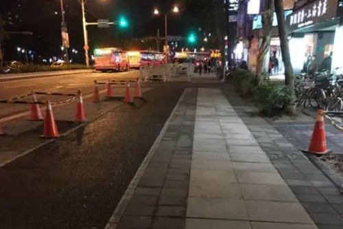 Taiwan, folle decapita bimba per strada