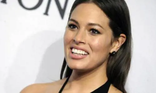 Ashley Graham: copertina nuda su Maxim per la modella plus size