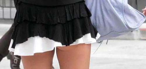 La preside vieta il look da spiaggia (anche ai genitori)