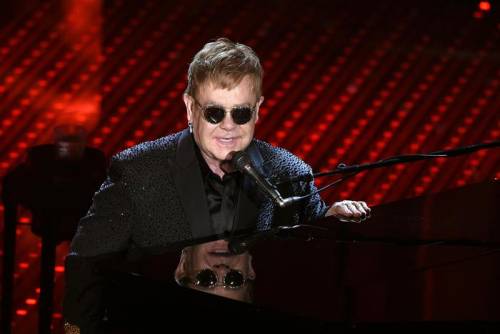 I media inglesi oscurano i tradimenti del marito di Elton John
