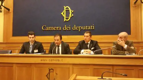 Unioni Civili, sindaci "obiettori" contro Renzi