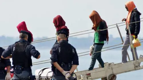 Migranti appena sbarcati e già espulsi. Liberi sul territorio pugliese