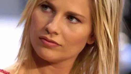 Ora Laura Freddi rompe il silenzio: "Hanno ritirato fuori una cosa di 16 anni fa"