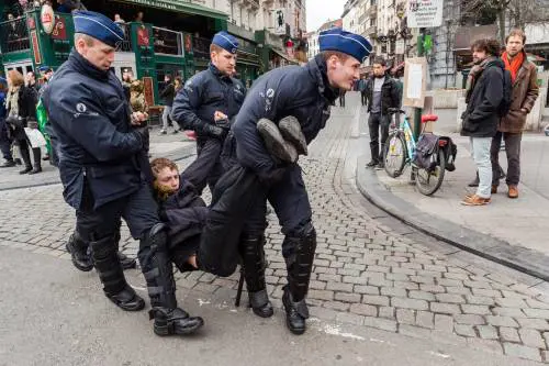 Wilders lancia il "safari dell'islam" ma il sindaco di Molenbeek lo vieta