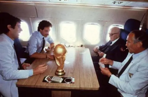 12-7-'82: la partita di scopone più famosa della storia d'Italia
