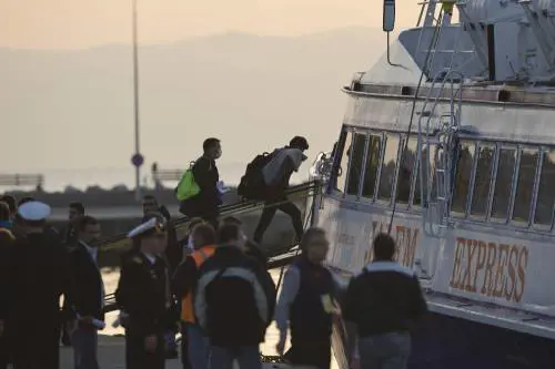 Via al piano di respingimenti: immigrati espulsi in Turchia