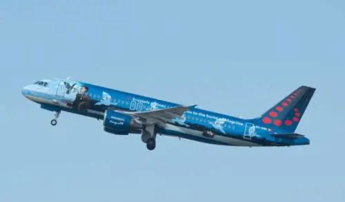 Zaventem, primo decollo: sull'aereo due colombe della pace