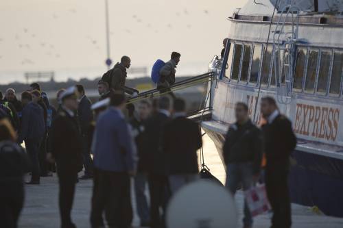 Grecia, le prime espulsioni di immigrati in Turchia