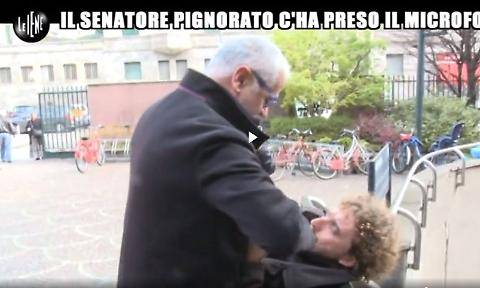 Roberto Formigoni, scintille in tv con la Iena Filippo Roma