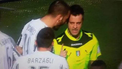 Caso Bonucci, l'arbitro Rizzoli: "Nessuna testata"