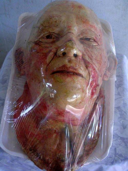 Ecco il pane-horror a forma di resti umani