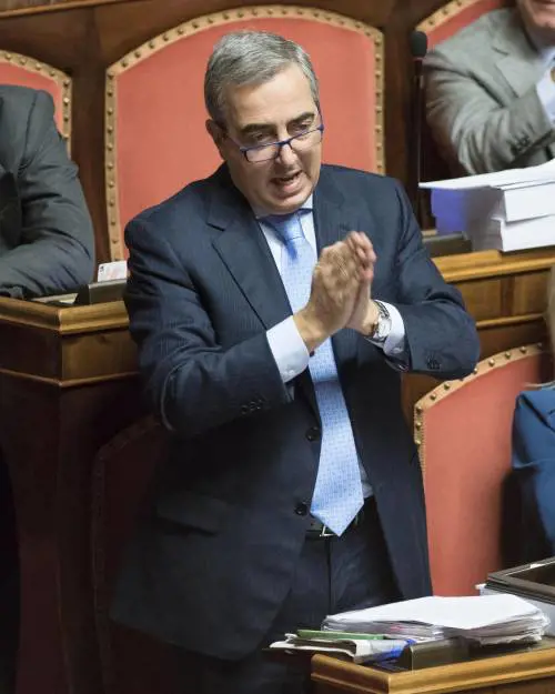 "Troppi dubbi sul ruolo di D'Alema. Si è insinuato in aziende statali"