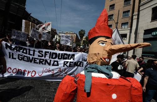 Bagnoli, la protesta contro Matteo Renzi