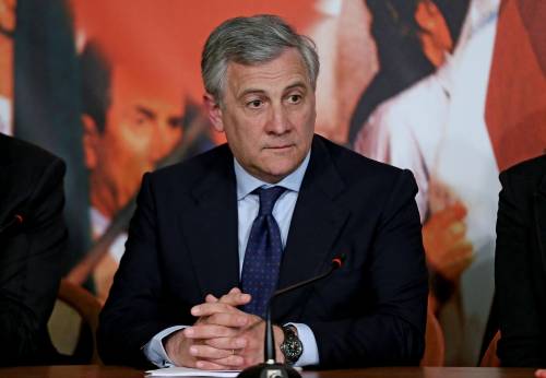 Tajani premier in pectore. ​Ma si sfila: "È Berlusconi"