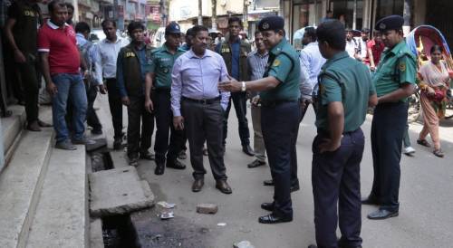 Bangladesh, attivista ucciso a colpi di machete 