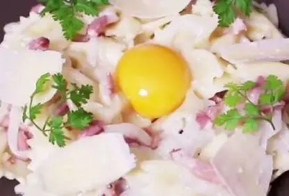 La Carbonara "taroccata" indigna l'Italia. i francesi si scusano