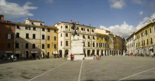 Il Salotto di Sarzana tra informazione e arte