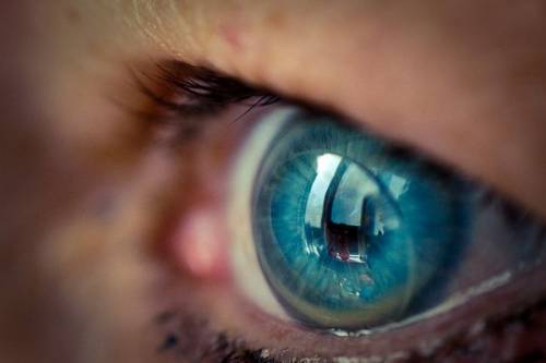 Samsung rivoluziona le lenti a contatto: nel futuro potranno scattare foto e video