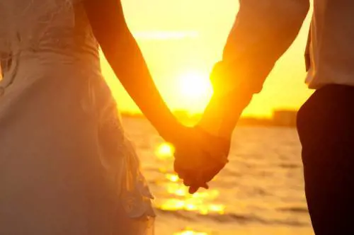 "Amo mio figlio e voglio un bimbo con lui, ma non è incesto"