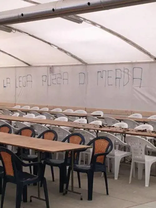Antagonisti contro la sede della Lega ma vandalizzano il circolo dell'Arci